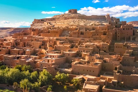 Lehmhäuser der Kasbah von Aït Ben Haddou am Hang